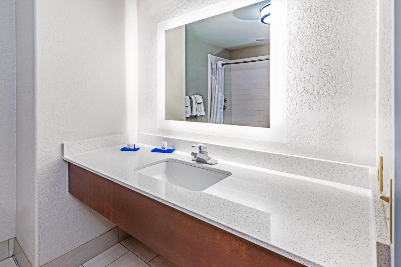 Holiday Inn Express & Suites Lafayette South By Ihg Экстерьер фото