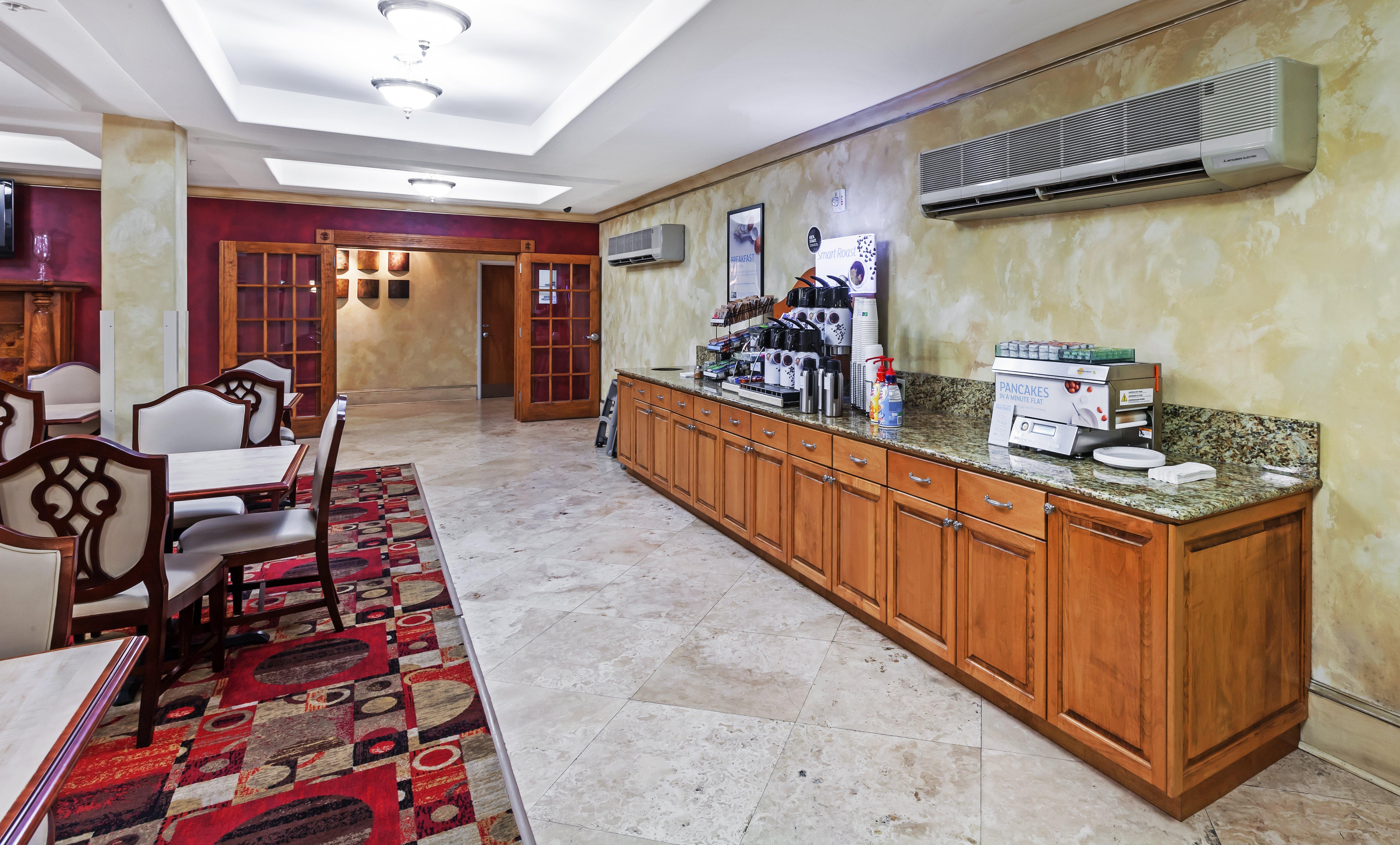 Holiday Inn Express & Suites Lafayette South By Ihg Экстерьер фото