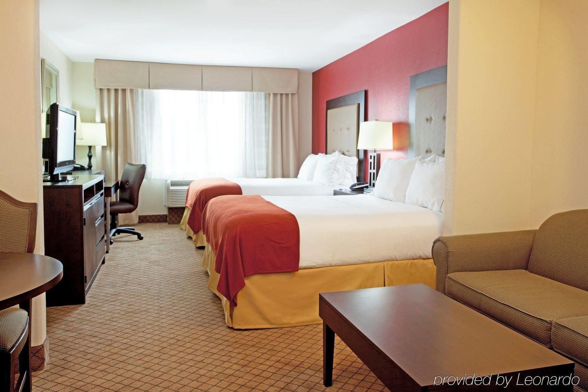 Holiday Inn Express & Suites Lafayette South By Ihg Номер фото